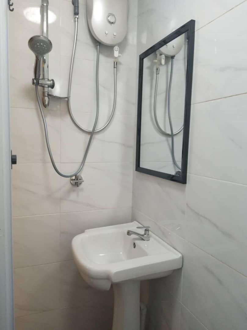 Grocer'S Inn Backpackers Guesthouse Kuala Lumpur Exterior foto